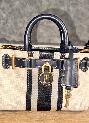 Сумка tommy hilfiger american icon mini handbag біло-синя