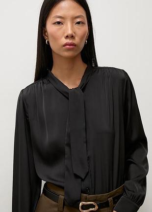 Шикарная блузка с галстуком бантом  xl-xxl