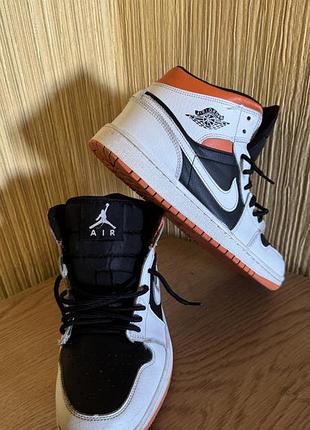 Кросівки air jordan 1 mid оранжеві білі чорні 39 розмір (25 см)