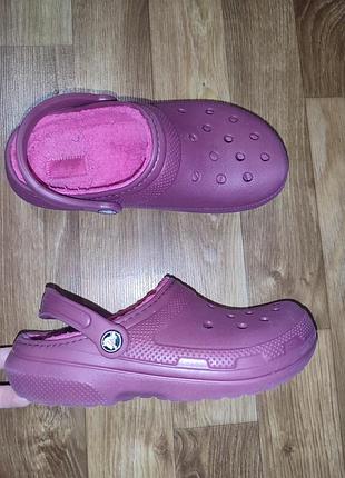 Утепленные шлепанцы crocs р.38