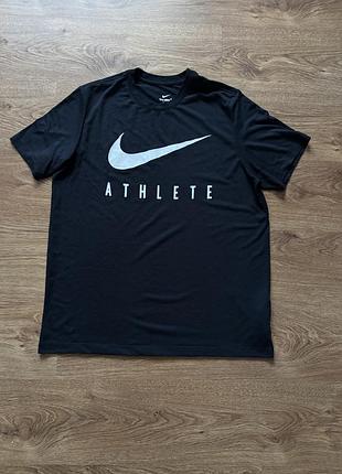 Спортивна футболка чоловіча nike чорна розмір l