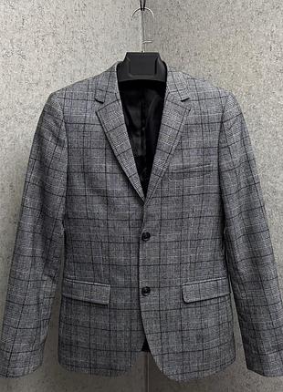 Чоловічий сірий піджак від бренду topman