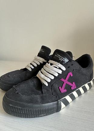 Кеди off-white чорні з рожевим логотипом та масивною підошвою