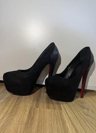 Туфлі в стилі louboutin р.37 2