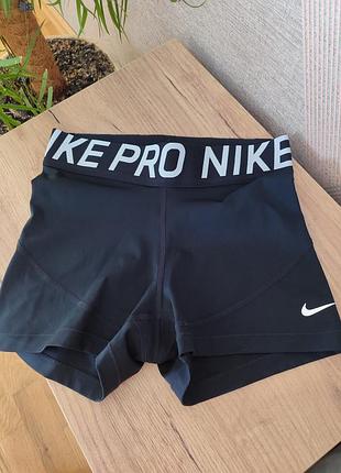 Красиві оригінальні спортивні шорти nike