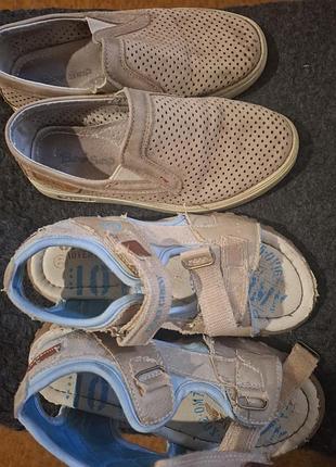 Віддам безкоштовно взуття для хлопчика.
