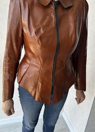 Куртка из лаковой кожи женская