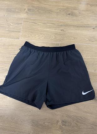 Спортивні шорти nike