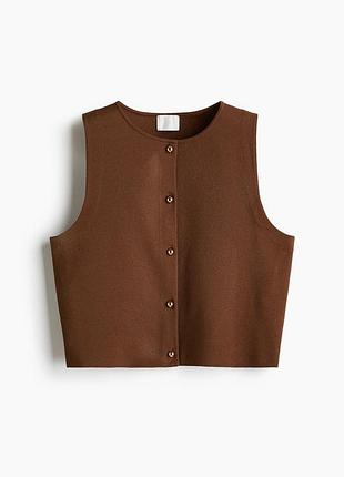 Коричневий трикотажний жилет з металевими золотистими ґудзиками h&m