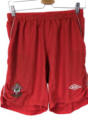 Футбольные шорты umbro southampton fc размер gb m / eur m (48 / 50) красные, отличный