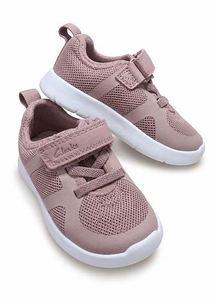 Дитячі кросівки clarks пудрово-рожевого кольору