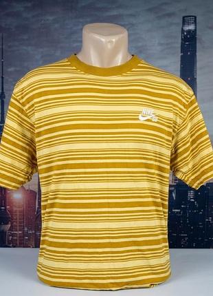 Оригінальна чоловіча футболка nike sb у горизонтальну смужку.  
артикул  fq3711-716 (колекція summer 2024).  розмір: s (loose fit -  вільний крій)