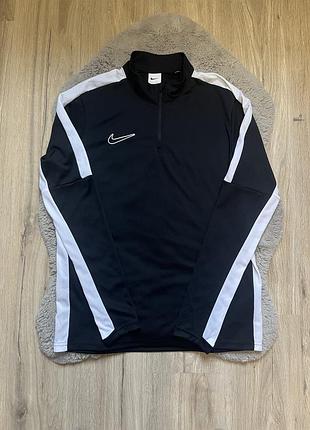 Nike спортивний лонгслів дуже гарний