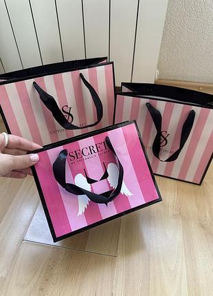 Пакети victoria's secret рожеві в смужку