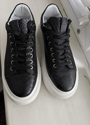 Кеди жіночі чорні, розмір 38, довжина устілки 24,3 см, матеріал натуральна шкіра