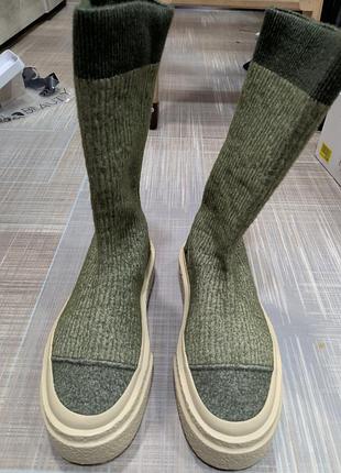 Стильные дизайнерские ботинки mm6 maison margiela в оливковом цвете хаки.