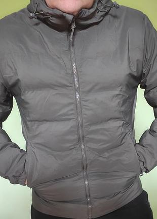 Новая сток мужская стеганая куртка-пуховик от h&amp;m с капюшоном в темном оттенке хаки (или графитово-сером). л