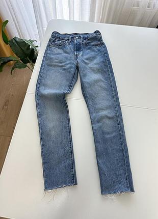 Сині джинси з необробленим низом levi’s 501 w24 ( xxs)