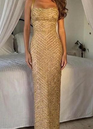 Роскошная золотая макси-платье oh polly из коллекции constance (модель connstance embellished cowl-neck maxi dress in gold) - m