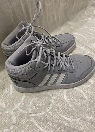 Високі теплі кросівки від adidas. 2