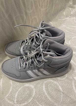 Високі теплі кросівки від adidas. 5