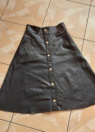 Черная кожаная юбка трапеция zara xs