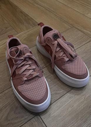 Кросівки жіночі nike рожеві
