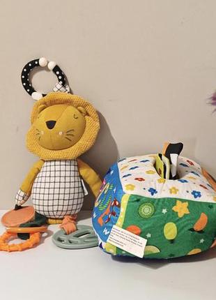Диспенсер с платками монтессори и игрушка-подвеска mamas &amp; papas lion, все в идеальном состоянии