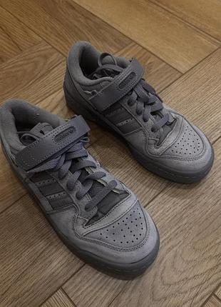 Кросівки adidas сірі замшеві