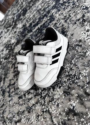 Кросівки для хлопчиків adidas білі 23 розмір