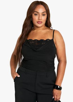 Шикарное боди черного цвета с кружевом на декольте plus size