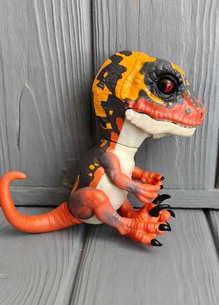 Інтерактивний ручний динозавр блейз фингерлинг untamed raptor by fingerlings - blaze by wowwee