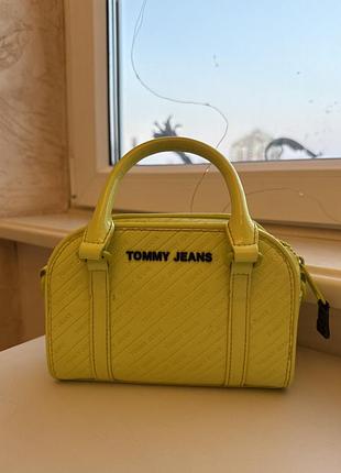 Продаю яскраву сумочку tommy jeans (оригінал).