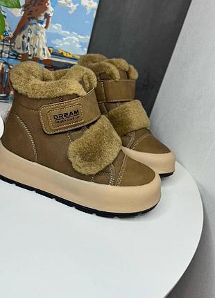 Зимові черевики на дівчинку