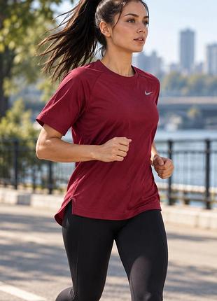 Жіноча спортивна футболка nike для бігу nike running