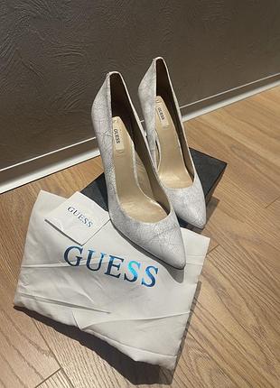 Туфлі guess