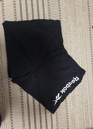 Спортивні шорти reebok