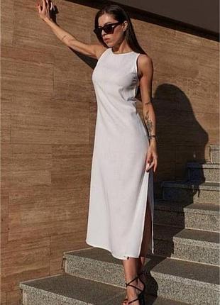Лляна біла сукня з бічним розрізом