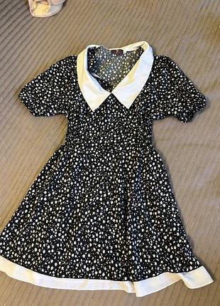 Чорна сукня з квітковим принтом 2