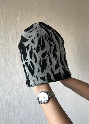 Шапка bershka