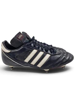 Футбольні бутси adidas kaiser 5 cup у класичному чорно-білому забарвленні.