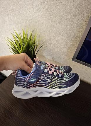 Кроссовки для девочки sketchers 33р