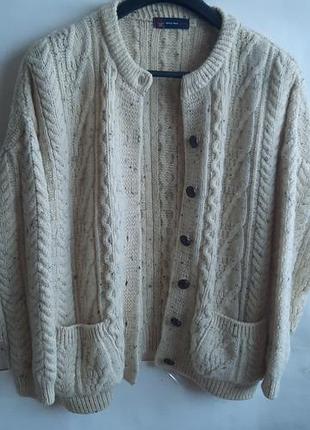 Премиальный женский кардиган кофта оверсайз 100% шерсть british wool молочный меланж фактурные араны, коричневые пуговицы, l over m очень теплый.стан