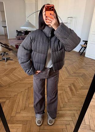 Стильный женский фактурный пуховик