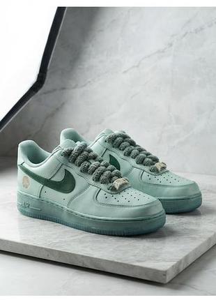Кастомные кроссовки nike air force 1 low (custom absnc). уникальный мятно-зеленый дизайн, объемные толстые шнурки