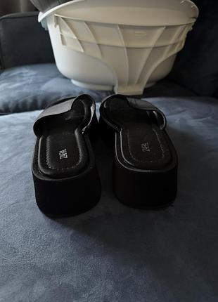 Шльопки на платформі zara