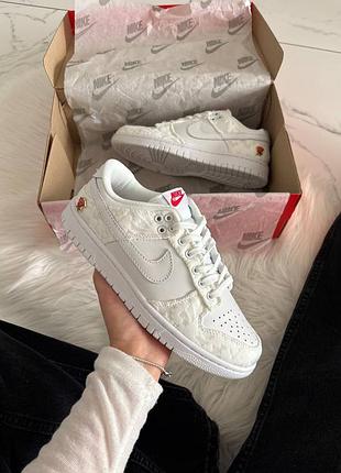 Nike dunk low give her flowers