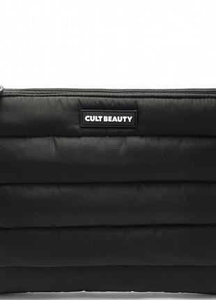 Вместительная косметичка cult beauty large quilted pouch