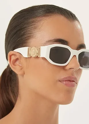 Стильні трендові білі сонцезахисні пляжні окуляри versace