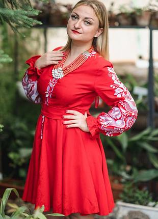 Коротка жіноча сукня червона вишита